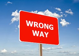 wrong way sign false-98375__180 pixaby free
